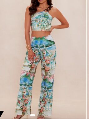 Fashion Nova Tropical Print Two-Piece Crop Top & Wide Leg Pants Set size S 
BNWT